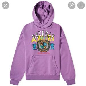 Size is small fits oversized